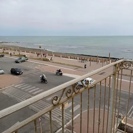 Magnificent House By The Sea Apartment Lido di Ostia