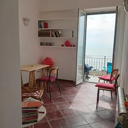 Magnificent House By The Sea Apartment *